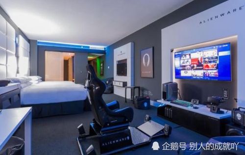 為何電競酒店“五黑房”配五臺電腦卻僅設(shè)四張床？老板揭露真相與機(jī)房維護(hù)啟示
